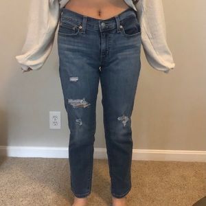 levi low rise mom jeans